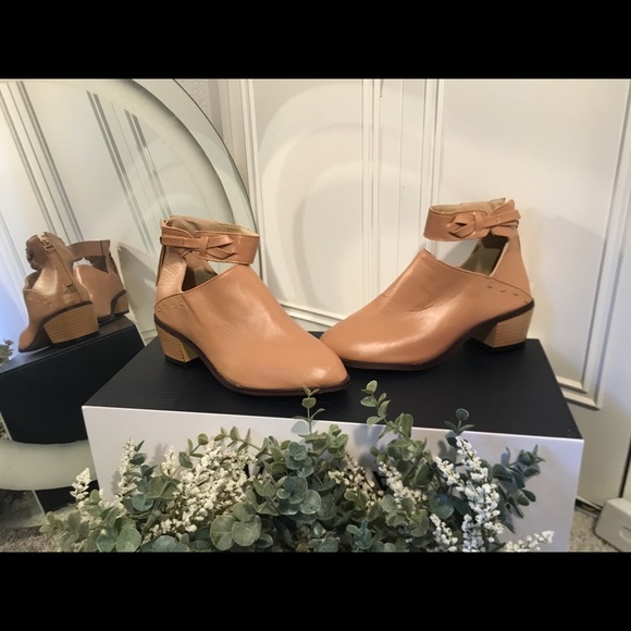 Tan/Peach 🍑 Thick Stitch Bootie 🔥 - Picture 2 of 3